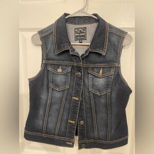 Ladies sleeveless denim jacket